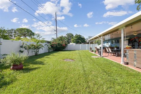 House in Tampa, Florida 3 bedrooms, 110.46 sq.m. № 1884121 - photo 30
