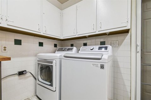 House in Tampa, Florida 3 bedrooms, 110.46 sq.m. № 1884121 - photo 8