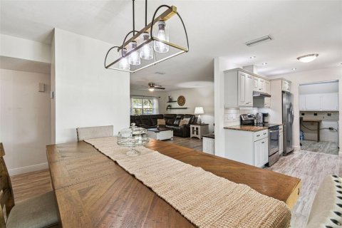 House in Tampa, Florida 3 bedrooms, 110.46 sq.m. № 1884121 - photo 4