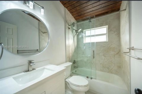 Снять в аренду виллу или дом в Форт-Лодердейл, Флорида 3 спальни, 82.5м2, № 2003635 - фото 5