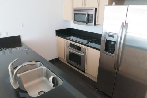 Copropriété à louer à Miami, Floride: 2 chambres, 94.11 m2 № 2145859 - photo 3