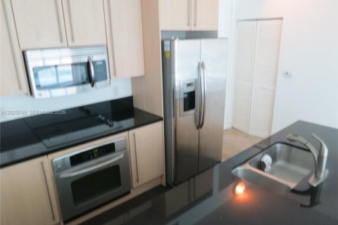 Copropriété à louer à Miami, Floride: 2 chambres, 94.11 m2 № 2145859 - photo 6