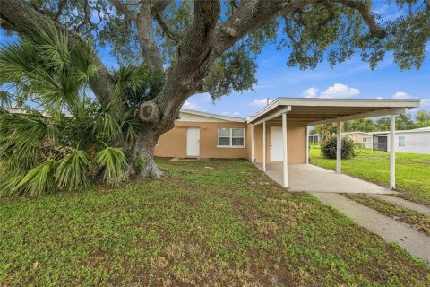 Immobilier commercial à vendre à Punta Gorda, Floride: 4 chambres, 209.03 m2 № 2385756 - photo 2