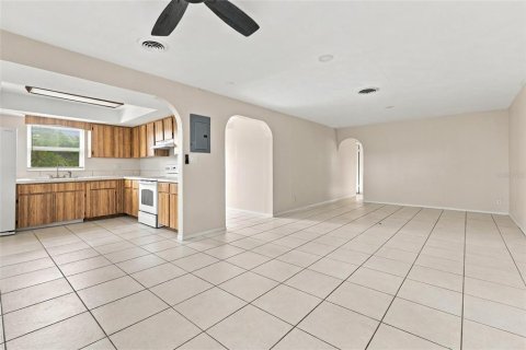 Immobilier commercial à vendre à Punta Gorda, Floride: 4 chambres, 209.03 m2 № 2385756 - photo 4