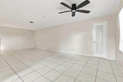 Immobilier commercial à vendre à Punta Gorda, Floride: 4 chambres, 209.03 m2 № 2385756 - photo 11