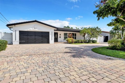 Villa ou maison à louer à Fort Lauderdale, Floride: 4 chambres, 203.27 m2 № 1958597 - photo 2