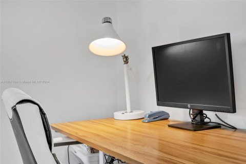 Villa ou maison à louer à Fort Lauderdale, Floride: 4 chambres, 203.27 m2 № 1958597 - photo 18