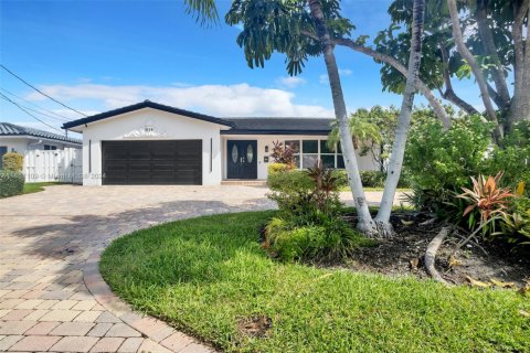 Villa ou maison à louer à Fort Lauderdale, Floride: 4 chambres, 203.27 m2 № 1958597 - photo 1