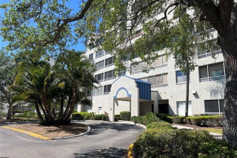 Condominio en venta en Clearwater, Florida, 2 dormitorios, 127.28 m2 № 1651860 - foto 1