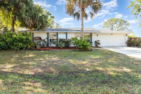 House in Palm Bay, Florida 4 bedrooms, 202.9 sq.m. № 1789362 - photo 2