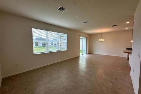 House in Clermont, Florida 4 bedrooms, 177.26 sq.m. № 1902947 - photo 5