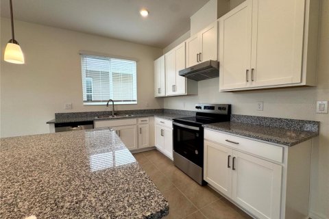House in Clermont, Florida 4 bedrooms, 177.26 sq.m. № 1902947 - photo 7