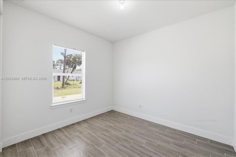 Villa ou maison à louer à Port Charlotte, Floride: 3 chambres № 2176555 - photo 12