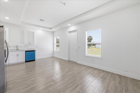 Villa ou maison à louer à Port Charlotte, Floride: 3 chambres № 2176555 - photo 21
