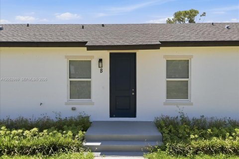 Villa ou maison à louer à Port Charlotte, Floride: 3 chambres № 2176555 - photo 6