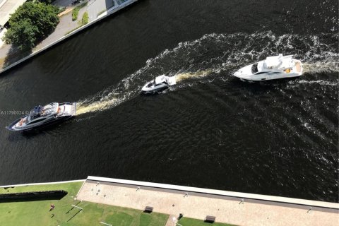 Copropriété à louer à Miami, Floride: 2 chambres, 103.12 m2 № 1981625 - photo 10
