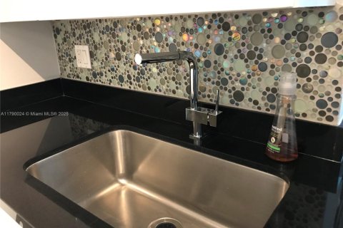 Copropriété à louer à Miami, Floride: 2 chambres, 103.12 m2 № 1981625 - photo 11