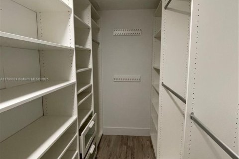 Copropriété à louer à Miami, Floride: 2 chambres, 103.12 m2 № 1981625 - photo 25