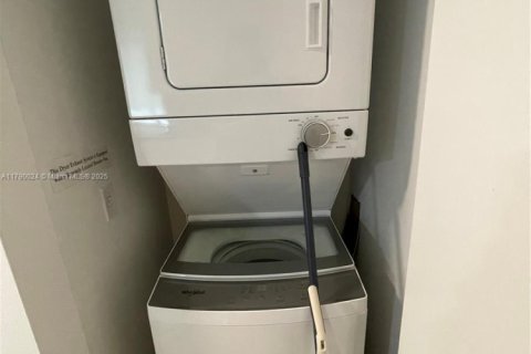 Copropriété à louer à Miami, Floride: 2 chambres, 103.12 m2 № 1981625 - photo 21