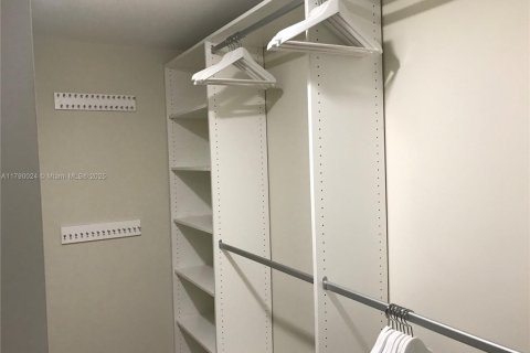 Copropriété à louer à Miami, Floride: 2 chambres, 103.12 m2 № 1981625 - photo 2