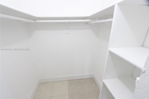 Condo in Miami, Florida, 1 bedroom  № 1998271 - photo 16