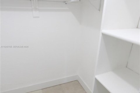 Condo in Miami, Florida, 1 bedroom  № 1998271 - photo 15
