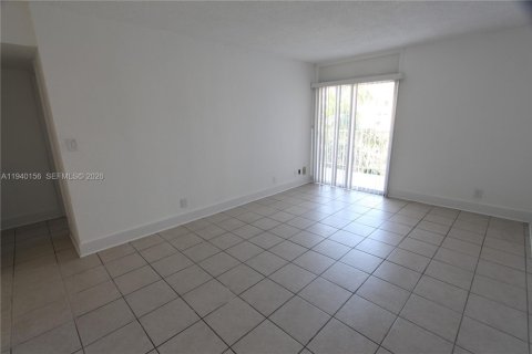 Condo in Miami, Florida, 1 bedroom  № 1998271 - photo 9