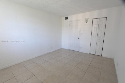 Condo in Miami, Florida, 1 bedroom  № 1998271 - photo 13