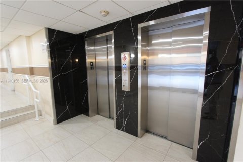 Condo in Miami, Florida, 1 bedroom  № 1998271 - photo 21