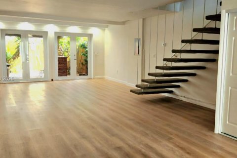 Townhouse in North Miami, Florida 2 bedrooms, 143.81 sq.m. № 2353584 - photo 2
