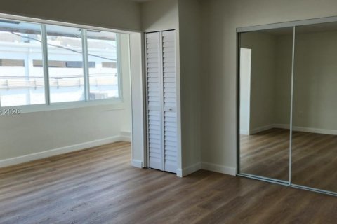 Townhouse in North Miami, Florida 2 bedrooms, 143.81 sq.m. № 2353584 - photo 11