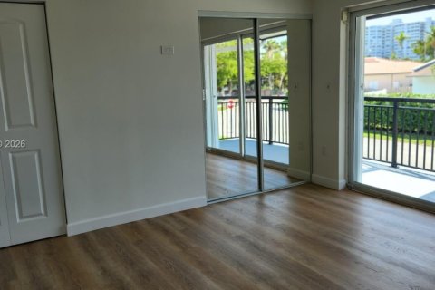 Townhouse in North Miami, Florida 2 bedrooms, 143.81 sq.m. № 2353584 - photo 14