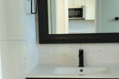 Townhouse in North Miami, Florida 2 bedrooms, 143.81 sq.m. № 2353584 - photo 9