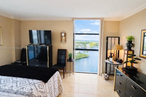 Condo in Aventura, Florida, 2 bedrooms  № 1998343 - photo 11