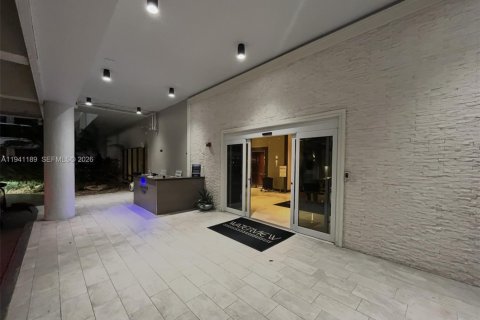 Condo in Aventura, Florida, 2 bedrooms  № 1998343 - photo 14