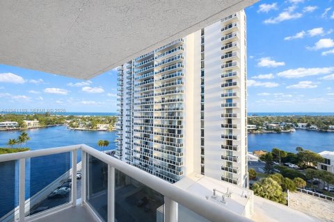 Condo in Aventura, Florida, 2 bedrooms  № 1998343 - photo 2