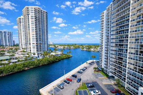 Condo in Aventura, Florida, 2 bedrooms  № 1998343