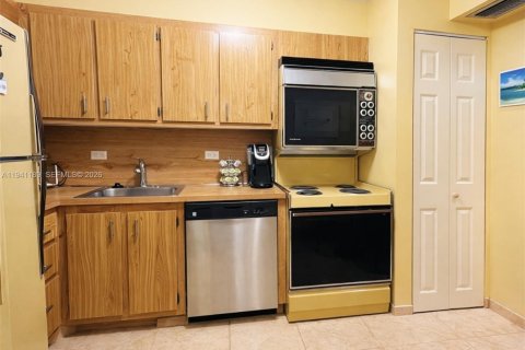 Condo in Aventura, Florida, 2 bedrooms  № 1998343 - photo 8