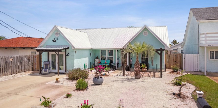 House in Panama City Beach, Florida 2 bedrooms, 152.64 sq.m. № 590298