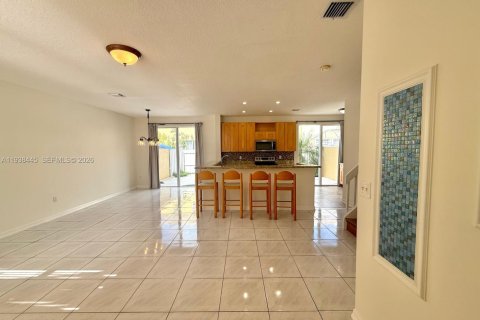 Townhouse in Pembroke Pines, Florida 3 bedrooms, 140.75 sq.m. № 1996043 - photo 3
