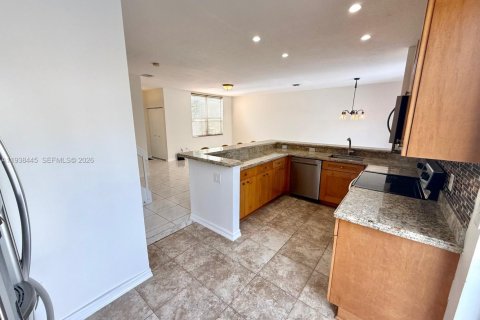 Townhouse in Pembroke Pines, Florida 3 bedrooms, 140.75 sq.m. № 1996043 - photo 15