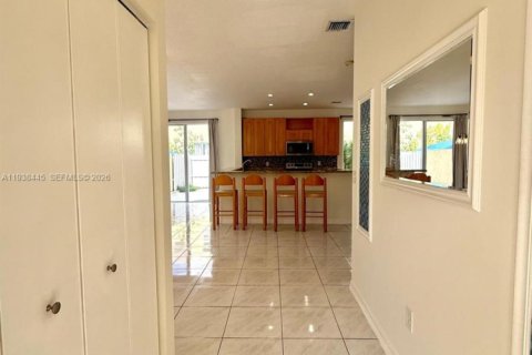 Townhouse in Pembroke Pines, Florida 3 bedrooms, 140.75 sq.m. № 1996043 - photo 4