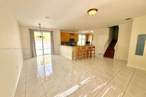 Townhouse in Pembroke Pines, Florida 3 bedrooms, 140.75 sq.m. № 1996043 - photo 5