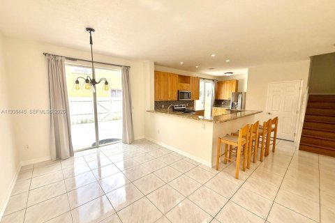 Townhouse in Pembroke Pines, Florida 3 bedrooms, 140.75 sq.m. № 1996043 - photo 7