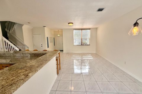 Townhouse in Pembroke Pines, Florida 3 bedrooms, 140.75 sq.m. № 1996043 - photo 8