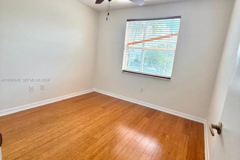 Townhouse in Pembroke Pines, Florida 3 bedrooms, 140.75 sq.m. № 1996043 - photo 28