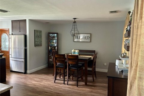 Купить виллу или дом в Катлер-Бей, Флорида 5 спален, 176.14м2, № 2065229 - фото 26