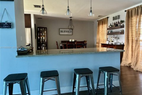 Купить виллу или дом в Катлер-Бей, Флорида 5 спален, 176.14м2, № 2065229 - фото 23