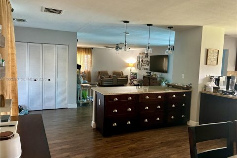 Купить виллу или дом в Катлер-Бей, Флорида 5 спален, 176.14м2, № 2065229 - фото 20