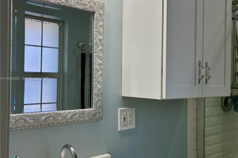 Купить виллу или дом в Катлер-Бей, Флорида 5 спален, 176.14м2, № 2065229 - фото 28